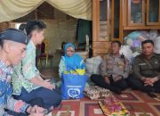 Kapolsek Banjarwangi Bersama Forkopimcam Tinjau Warga Sakit dan Berikan Bantuan Pengobatan