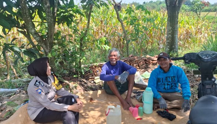 Perempuan di Garda Desa: Polwan Bhabinkamtibmas Dampingi Petani Jaga Keamanan Lingkungan