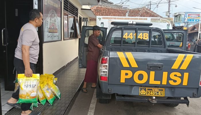 Polsek Cikijing Salurkan Beras SPHP, Bantu Ketersediaan Pangan Masyarakat