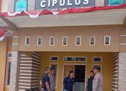 Dialogis Dengan Perangkat Desa Cipulus, Personil Polsek Cikijing Sampaikan Pesan Kamtibmas