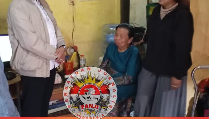 ‎Wali Kota Cimahi Datangi Lansia di Gang Sempit, Hadirkan Harapan Baru