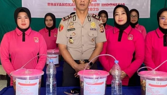 Bhayangkari Ranting Cikijing Dukung Pemecahan Rekor MURI Pembuatan Echo Enzim Terbesar