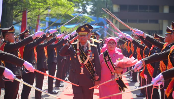 Polda Jabar Gelar Upacara Wisuda Purnabakti Brigjen Pol. Rinto Prastowo, S.I.K., M.H