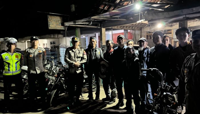 Patroli Malam Polsek Cikijing Sambangi Komunitas Motor, Sampaikan Pesan Kamtibmas