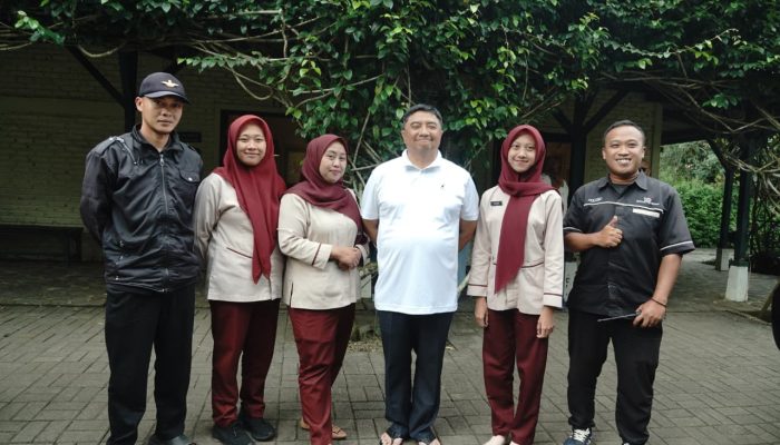 Tinjau Kebun Mawar Situhapa, Bupati Garut Dorong Pengembangan Wisata Berbasis Lingkungan