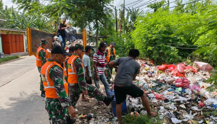 Antisipasi Banjir, Satgas Sampah Kodim 0510/Trs Gerak Cepat Bersihkan Sampah