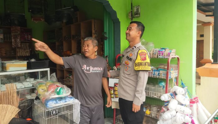 Bhabinkamtibmas Desa Heuleut Pererat Hubungan dengan Masyarakat Melalui Sambang