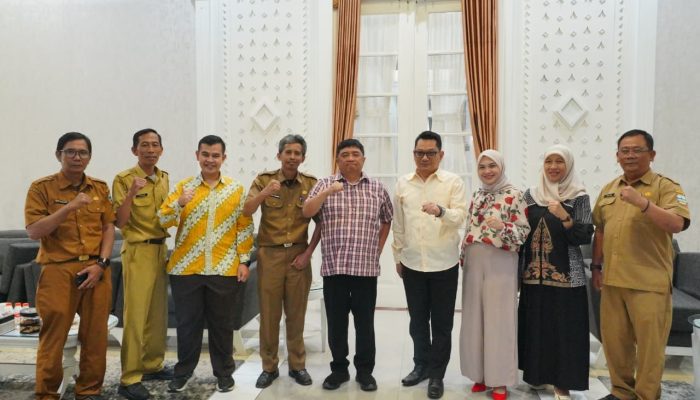 Pemkab Garut dan KPID Jawa Barat Bahas Pembentukan LPPL hingga Penuntasan _Blank Spot_