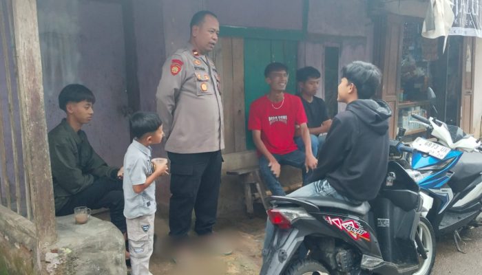 Kapolsek Malausma Sambangi Remaja Yang Sedang Nongkrong Ajak Remaja Jaga Kamtibmas