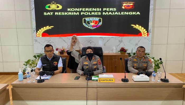 KAPOLRES MAJALENGKA PIMPIN KONFERENSI PERS PENGUNGKAPAN KASUS CURAT BOBOL ALFAMART