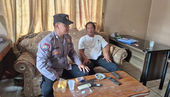 *Blusukan ke Warga, Bhabinkamtibmas Polsek Jatitujuh Sampaikan himbauan Kamtibmas*