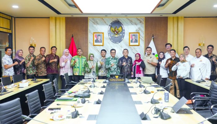 *Pemkab Bandung Perkuat Pengembangan Koperasi Lewat Dukungan LPDB untuk Peternakan Ayam Petelur*