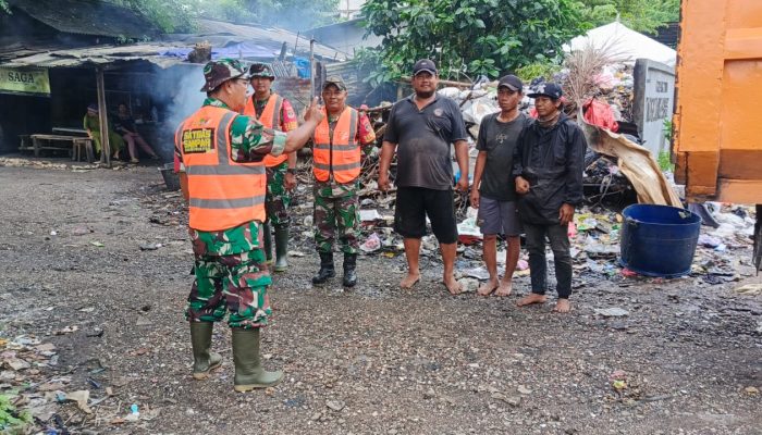 Kerahkan Satgas Sampah, Koramil 11/Pasar Kemis Bersihkan Sampah di Kampung Picung