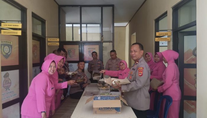 Jalin Keakraban dan Kebersamaan, Kapolsek Malausma dan Anggota Makan Bersama