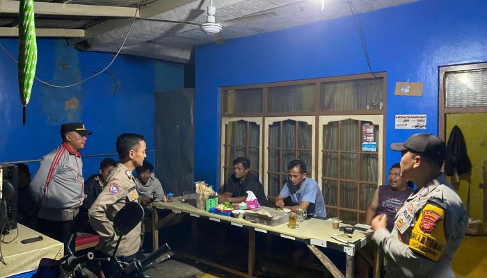 Jaga Sitkamtibmas Tetap Kondusif, Personil Polsek Cikijing Sambangi Warga Desa Cikijing