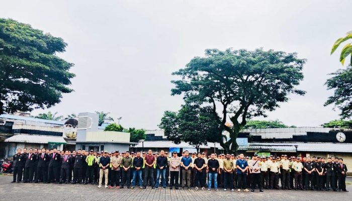 Kapolsek Panongan Pimpin Apel Pagi Bersama 150 Security JISS di Citra Raya