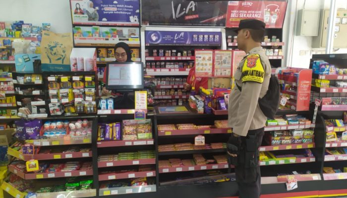 Patroli Dialogis Polsek Sindangwangi di Alfamart, Wujudkan Kamtibmas Kondusif