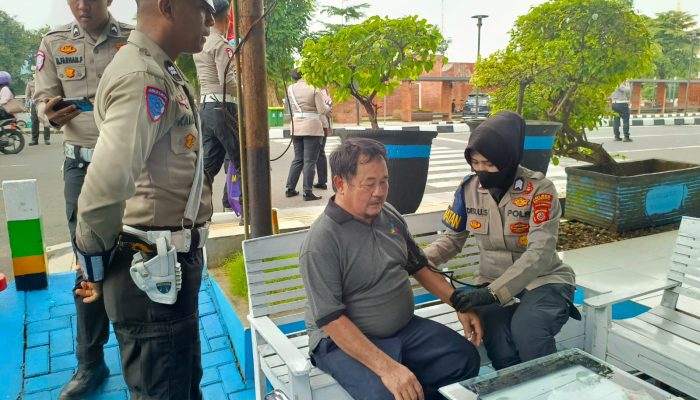 Peduli Keselamatan dan Kesehatan, Sie Dokkes Polres Majalengka Layani Warga di Operasi Keselamatan Lodaya 2026