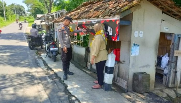 Perkuat Silaturahmi, Personel Polsek Bantarujeg Sambangi Warga Wadowetan Guna Pastikan Kamtibmas Kondusif
