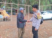 Pererat Silaturahmi, Bhabinkamtibmas Polsek Argapura Sambangi Tokoh dan Masyarakat Desa Argalingga