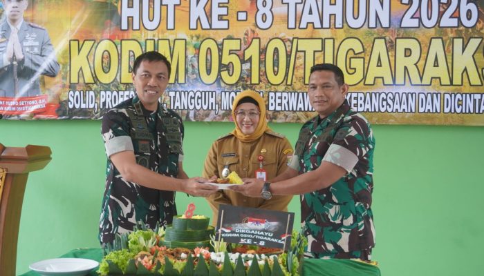 HUT Ke 8,Kodim 0510/Tigaraksa, Prajurit Bantu Korban Banjir dan Anak Yatim