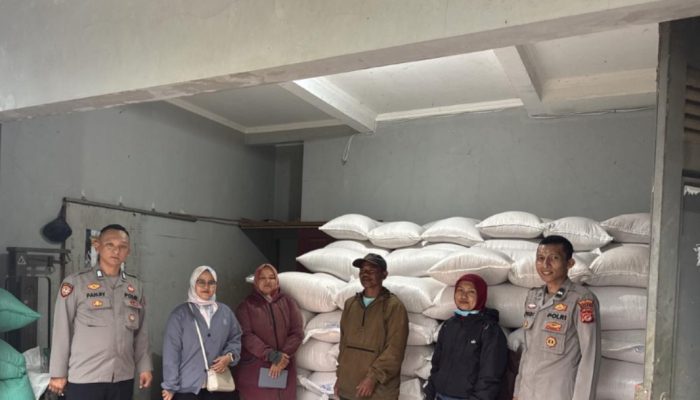 Kawal Ketahanan Pangan, Polsek Sukawening Monitoring Serapan 10 Ton Jagung oleh Bulog Garut