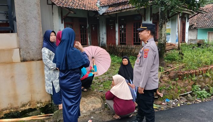 Sambangi Warga Blok Godabaya, Kapolsek Malausma Imbau Waspada Bencana Pergerakan Tanah Longsor