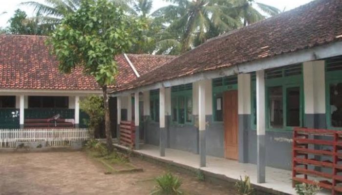 Kepala Sekolah SMPN 3 Cibeber Tidak Transparan Dalam Mengelola Dana Bos