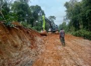 Tanpa Kenal Lelah – Satgas TMMD Ke-127 Nagan Raya Bangun Infrastruktur Desa Saat Puasa