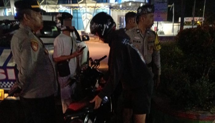 Polsek Tarogong Kidul Bubarkan Perang Sarung di Jalan Proklamasi, Satu Sepeda Motor Diamankan