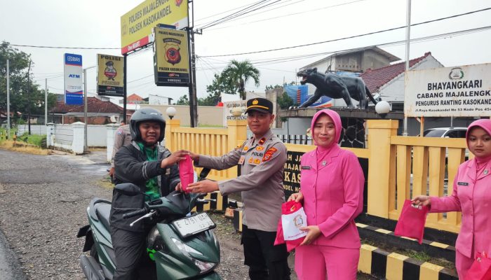Ramadan Penuh Berkah, Polsek kasokandel Polres Majalengka Gelar Bagi-bagi Takjil