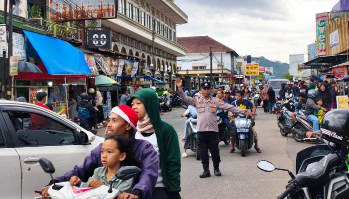 Polsek Cikijing Laksanakan Gatur Lalin Saat Momen Ngabuburit