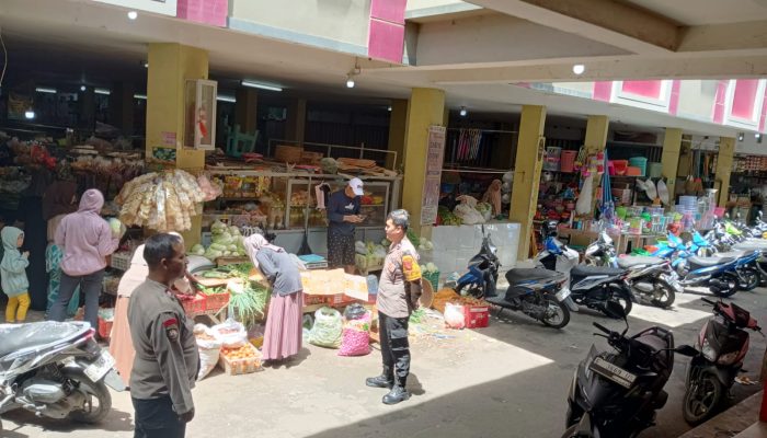 Pastikan Harga Stabil Saat Bulan Ramadhan, Polsek Cikijing Sambangi Sejumlah Toko Sembako