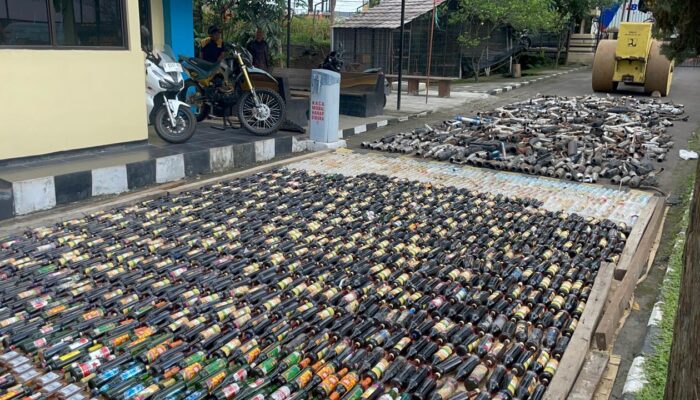 Jelang Ops Ketupat Lodaya 2026, Polres Garut Musnahkan 1.852 Botol Miras dan 704 Knalpot Brong