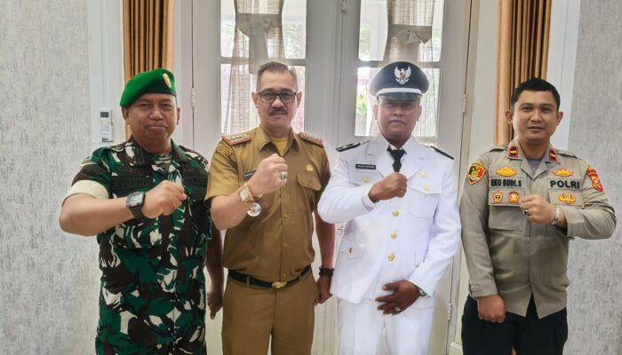 Bupati Garut Lantik Falah Ramdani sebagai Kepala Desa Cimanganten