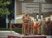 Bupati Garut Serahkan SK Kenaikan Pangkat dan Pensiun ASN, Sekaligus Terima Lencana Darma Bakti Pramuka
