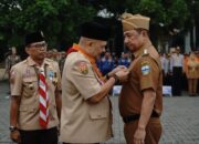 Bupati Garut Serahkan SK Kenaikan Pangkat dan Pensiun ASN, Sekaligus Terima Lencana Darma Bakti Pramuka