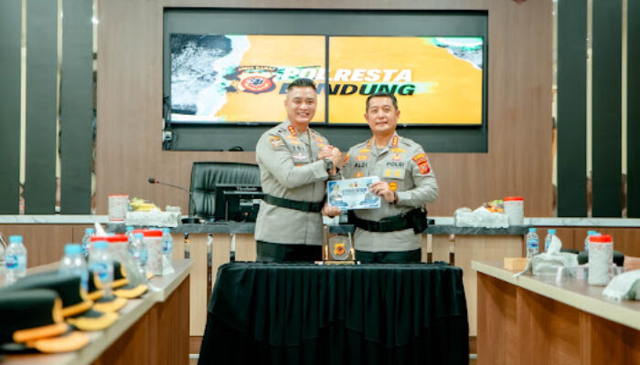 Pisah Sambut Kapolresta Bandung, Tri Suhartanto Lanjutkan Estafet