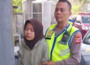 Sigap Saat Bertugas, Polisi Tolong Warga Pingsan di Pinggir Jalan Raya Garut-Tasik