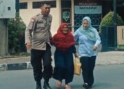 Wujud kepedulian polri kepada masyarakat, Personil Polsek Cikijing Berikan Sembako Kepada Lansia.