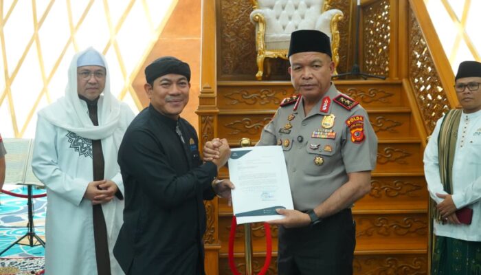 Kapolda Jabar Irjen Pol Hengki Pimpin Safari Shalat Jumat di Masjid Raya Al-Jabbar