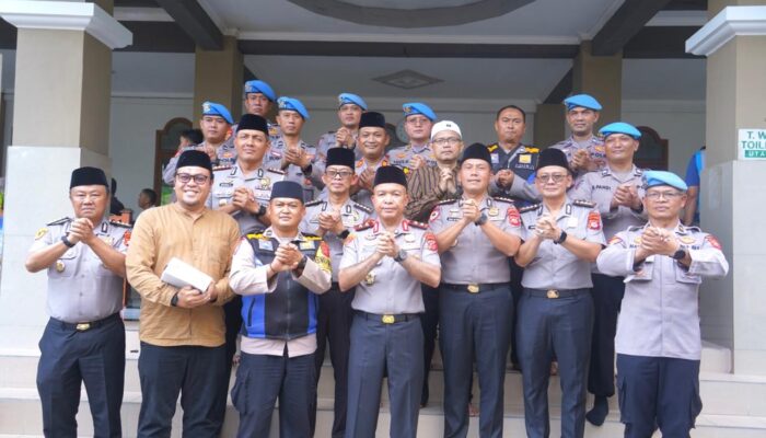 Kapolda Jabar Gelar Shalat Jumat Keliling di Masjid Besar Kaum Ujung Berung, Pererat Silaturahmi dengan Masyarakat